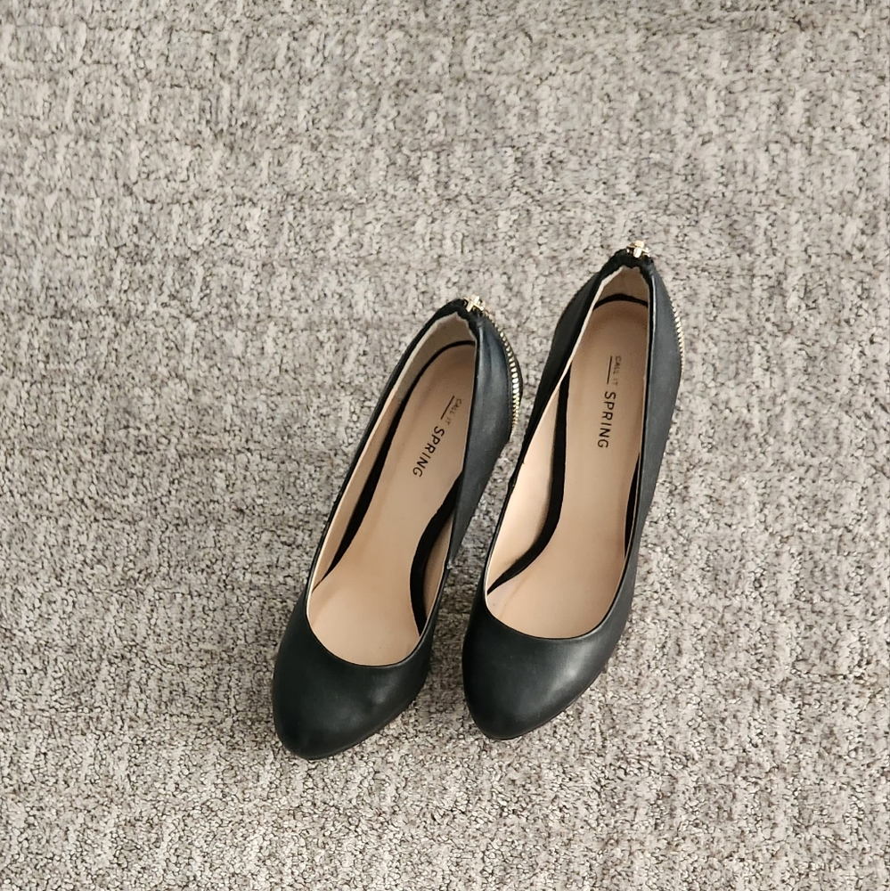 Shoes - Picture 3 of 4